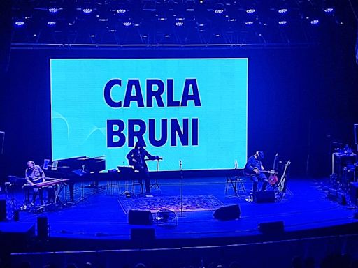 Carla Bruni, la elegancia de la primera dama de la canción francesa