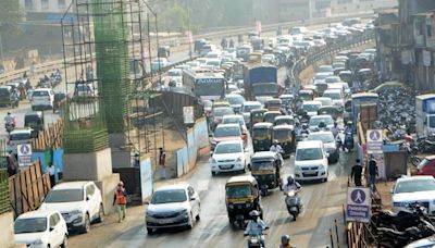 Mumbai: Sion East-West flyover closed for heavy vehicles