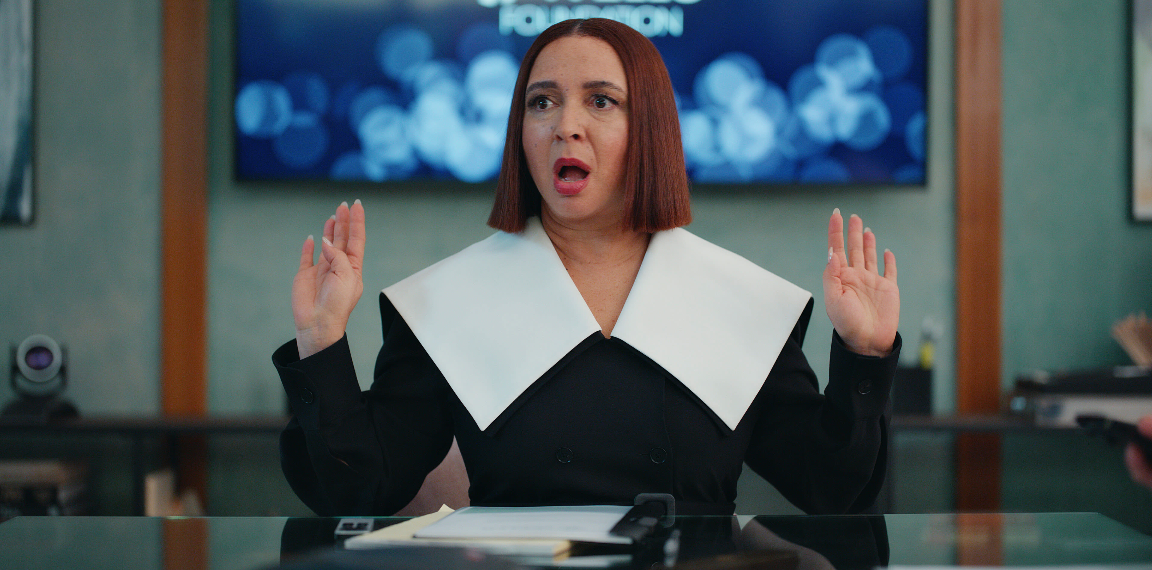 ‘Loot’ Star Maya Rudolph Finds Her Groove As A Philanthropic Billionaire And Looks Good While She Does ...