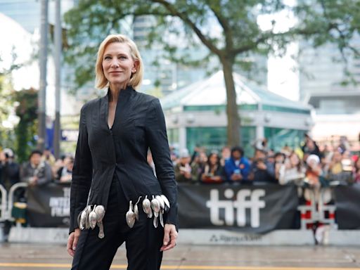 Por qué las cucharas son la nueva obsesión estilística de Cate Blanchett