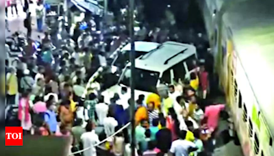Viral video: Train collides with 2 cars in Kolkata; miraculous escape for drivers | Kolkata News - Times of India