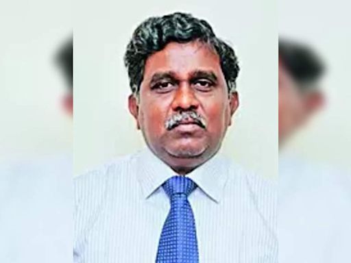 Retirement of G J Manohar, Headmaster of Madras Christian College Higher Secondary School | Chennai News - Times of India