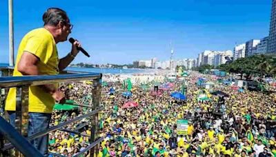 Multitud clama por Brasil en Río de Janeiro y ora el Padre Nuestro