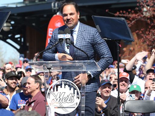 Mets Legend Mike Piazza Sends Pete Alonso Free Agency Message