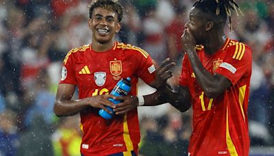 Video: por qué Nico Williams y Lamine Yamal jugaron piedra, papel o tijera en el medio de la cancha