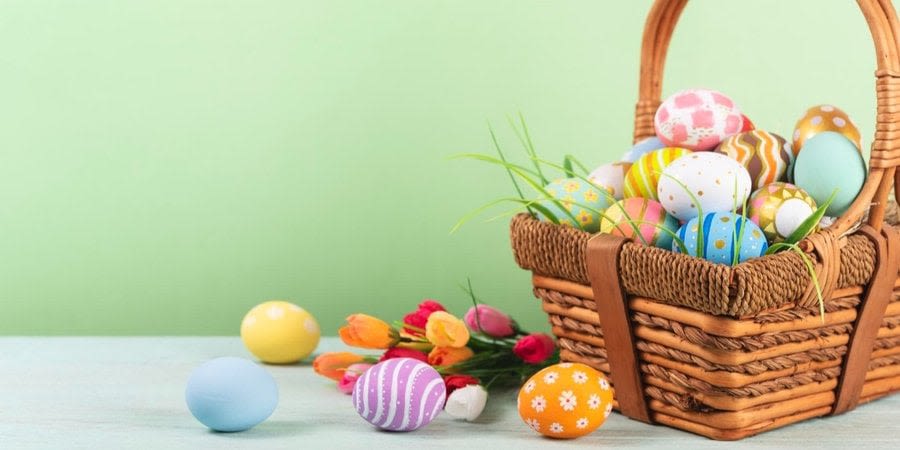 What colors should you avoid when painting your Ukrainian Easter eggs?