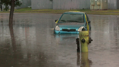 Sunday storm causes flash flooding in N.W. Calgary neighbourhood