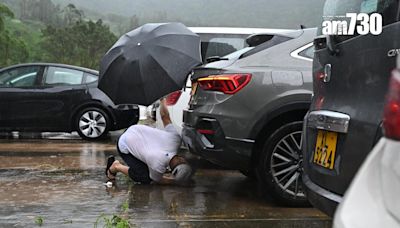 紅雨｜坑口商場大雨下多處現漏水 環保大道露天停車場水浸(多圖)