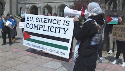 Boston University students protest in solidarity after arrests at Columbia University