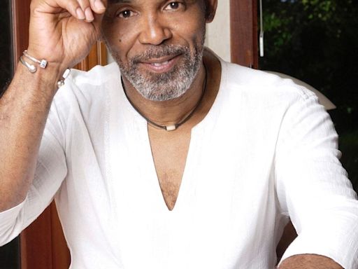 Frankie Beverly, cantor de soul e fundador da banda Maze, morre aos 77 anos