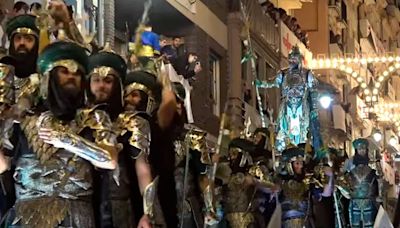 El guardián de Al-Azraq entra en las calles de Alcoy