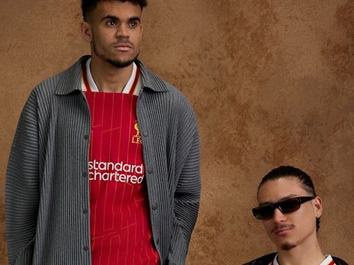 Luis Díaz presenta nueva camiseta de Liverpool, inspirada en campaña histórica