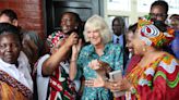 Queen enjoys dance at Kenyan domestic abuse support centre