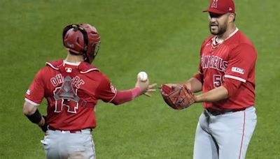 Pillar homers twice as Sandoval and the Angels beat the Pirates 9-0