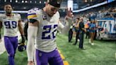 Smith agrees to pay cut, will return for 13th season with Vikings