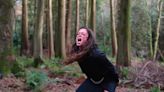 Rituales de rabia femeninos en el bosque ofrecen una salida terapéutica a la ira reprimida