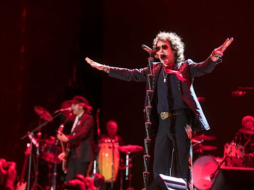 Bunbury despide a lo grande la Romareda