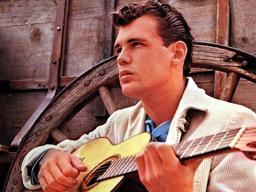 Duane Eddy Dies: Influential ‘Rebel Rouser’ & ‘Peter Gunn’ Guitarist Was 86