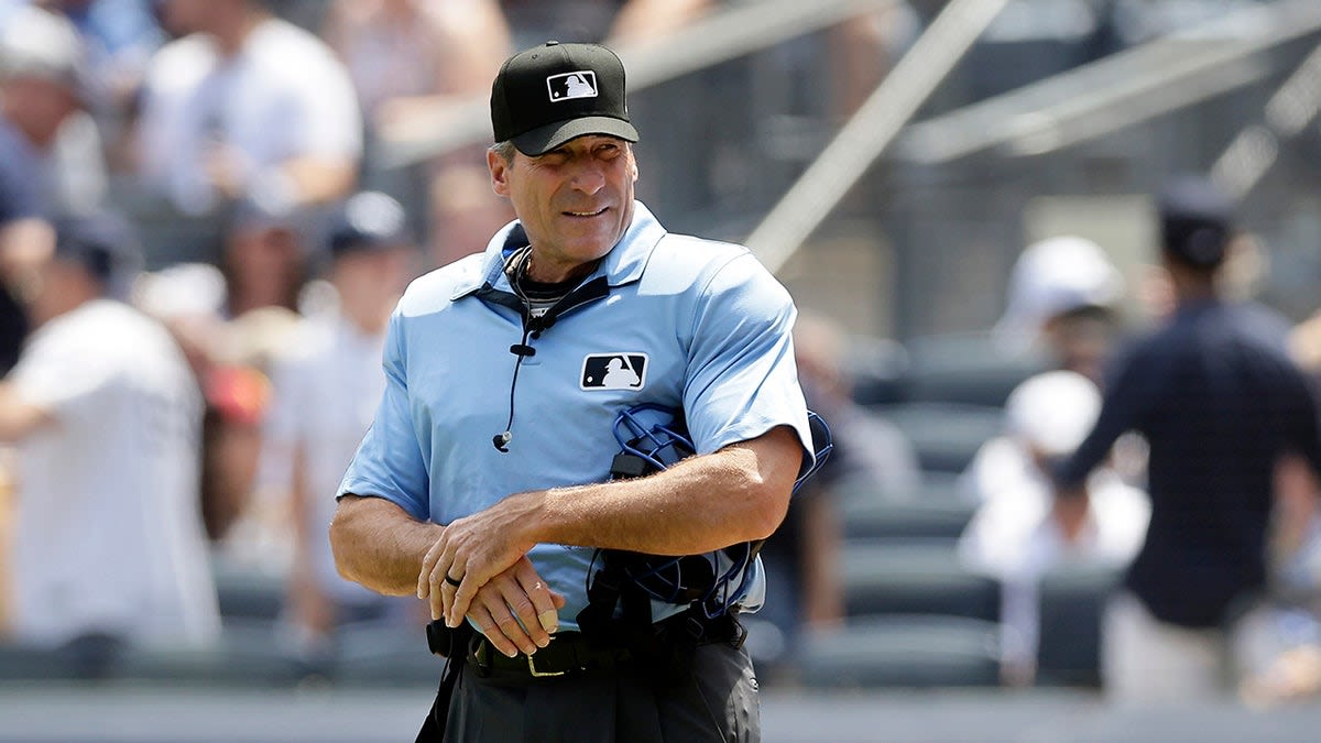 Polarizing MLB umpire Angel Hernandez retiring: report