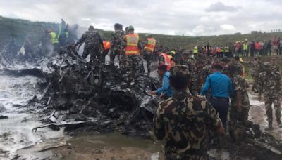 Escalofriante el vídeo de cómo cae un avión en Nepal: mueren 18 personas