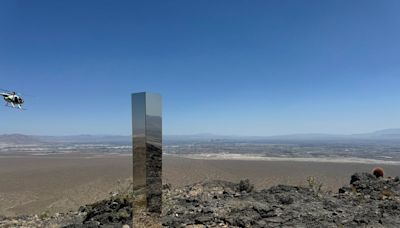 ¿Quién está detrás del misterioso monolito que brotó en Nevada?