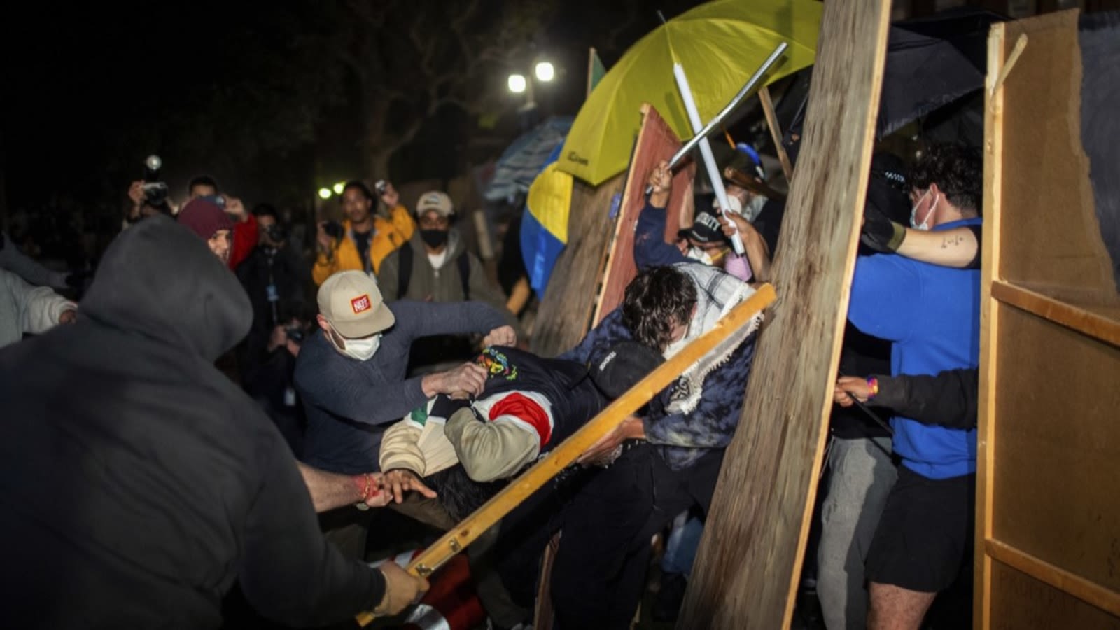 UC faculty group calls for dropping all criminal charges against student protesters at UCLA