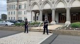 Police surround Connecticut capitol after threat made