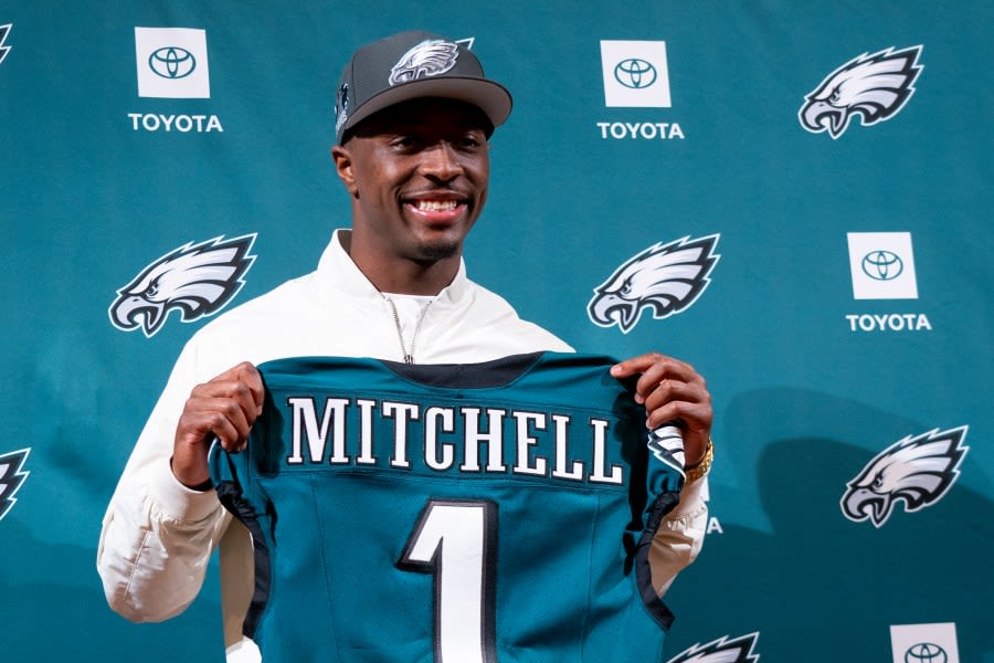 Eagles Quinyon Mitchell signs rookie contract