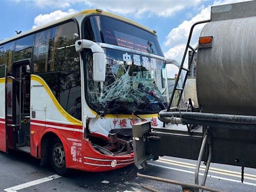 快訊／中壢客運撞砂石車！「擋風玻璃全碎」6乘客濺血受傷送醫