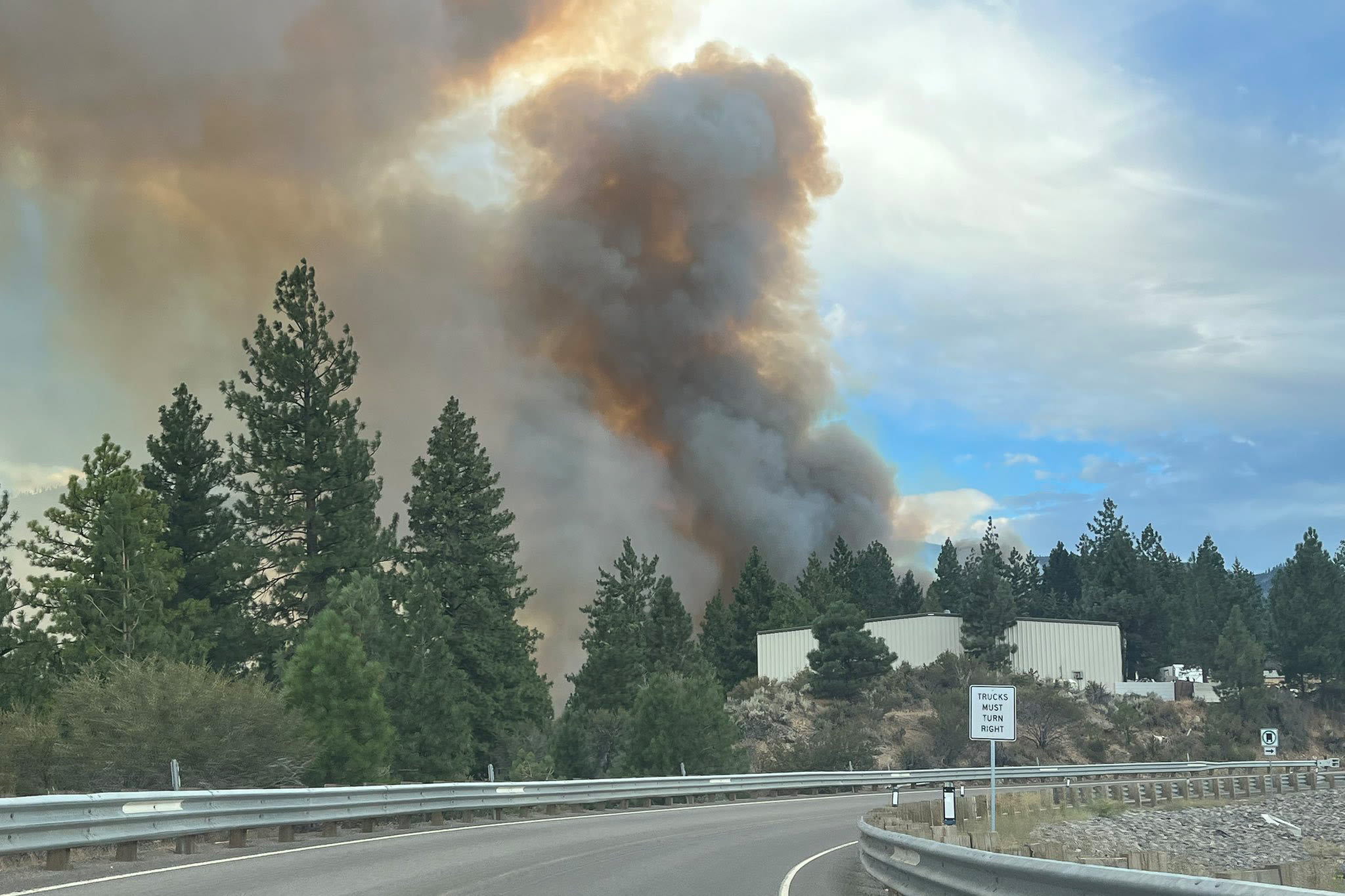 Gold Ranch Fire near I-80 at Calif.-Nev. border has no containment