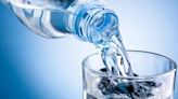 Cuántos litros de agua por día alcanzan para no deshidratarse, según la ciencia