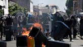 Violentos choques entre la policía francesa y manifestantes ecologistas en La Rochelle