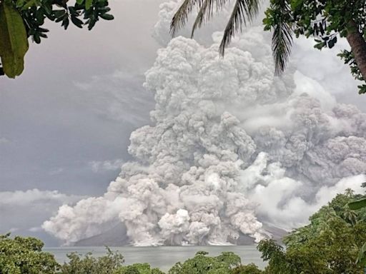 印尼魯仰火山再噴發 警戒升至最高級、機場關閉