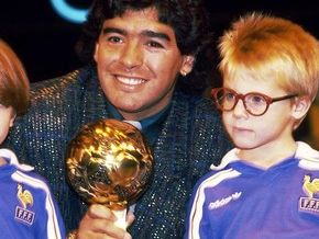 "Compraría el Balón de Oro de Maradona para destruirlo"