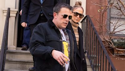 Jennifer Lopez y Ben Affleck, juntos en un hotel "cogidos de la mano y besándose" tras su divorcio