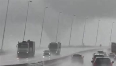 Un impresionante tornado sorprende a los conductores que cruzaban un puente en Lisboa