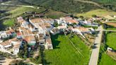 El pueblo de Portugal abandonado que fue reconstruido y ahora tiene alojamientos para turistas en medio de un parque natural