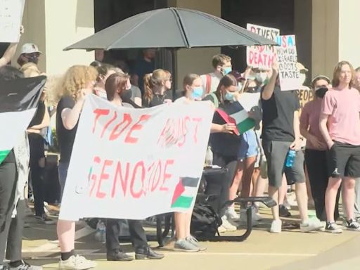Dozens of students at University of Alabama protest in support of solidarity with Palestine