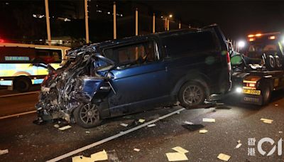 吐露港公路客貨車故障停下 後方客貨車收掣不及撞上 兩司機受傷