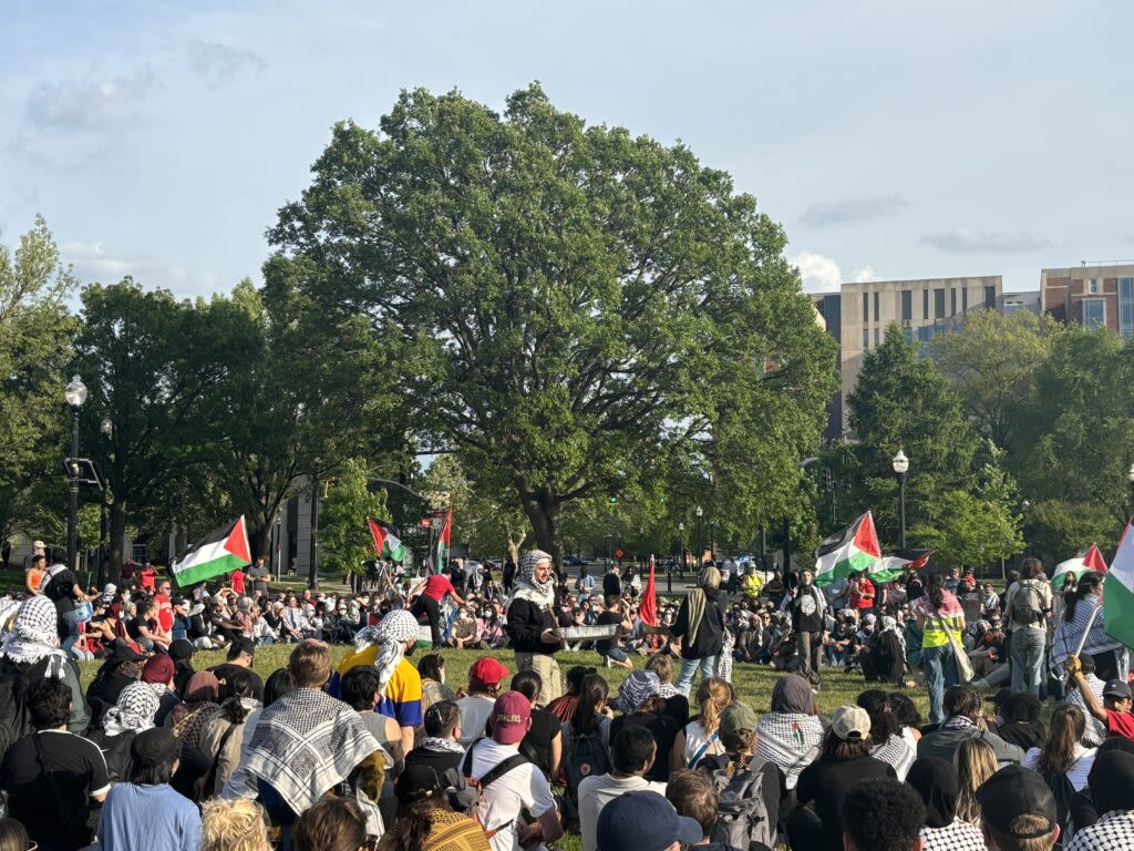 Hundreds of Ohio college students protest Israel-Hamas war