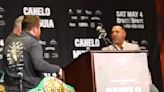 Canelo Álvarez y Óscar de la Hoya se enfrentan en conferencia de prensa: "Eres un pend..."