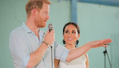 Meghan Markle a-t-elle vraiment interdit au prince Harry de revoir le couple Beckham ? Ces révélations explosives