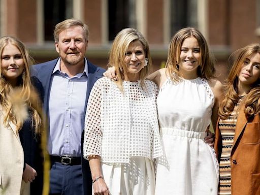 Máxima Zorreguieta posó con su familia en una sesión de fotos y un invitado especial se llevó todos los elogios