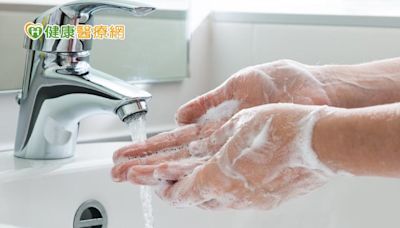 腸病毒酒精消毒效果不佳！如何正確洗手預防？ 5步驟搓洗需達「這時間」 - 健康醫療網 - 健康養生新聞資訊網路媒體