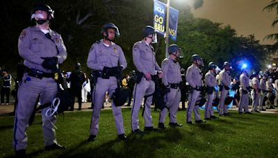 Las protestas universitarias se vuelven violentas en Estados Unidos y debe actuar la policía