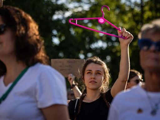 Multitudinarias marchas por el derecho al aborto en Polonia | Teletica