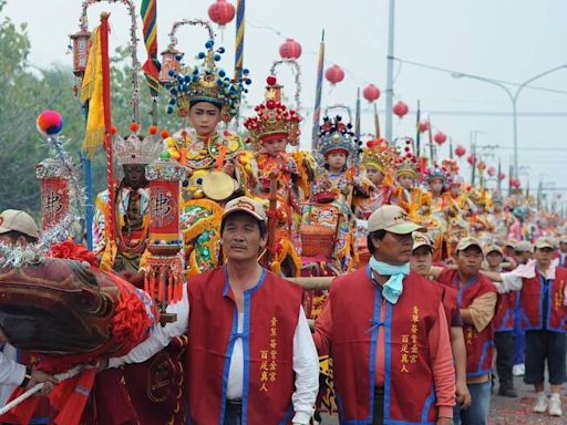 研之有物》百足真人大戰青盲蛇！臺灣最可愛又傳奇的蜈蚣陣 - 自由評論網