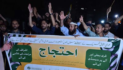 Al menos 3 muertos en choques con la Policía en unas protestas en la Cachemira paquistaní