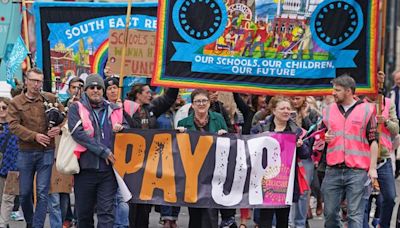 National Education Union accepts government's 5.5% pay rise offer for teachers in England