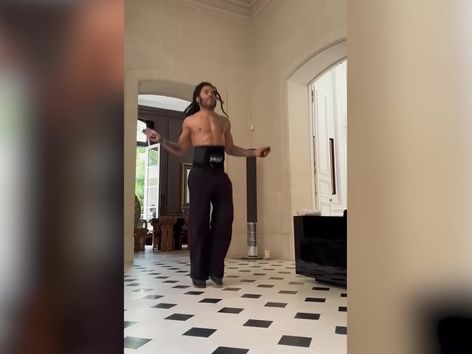 Post de Instagram de lenny Kravitz haciendo ejercicio - MarcaTV